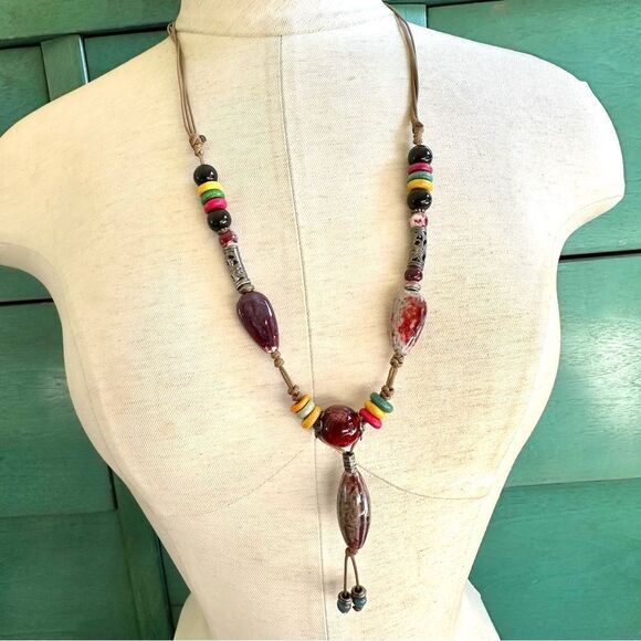 Colorful beaded necklace - Picture 1 of 13